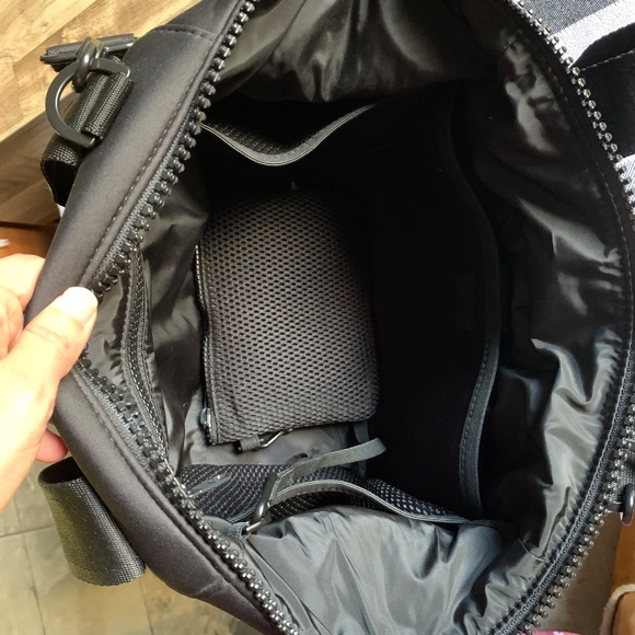 Dagne Dover LANDON NEOPRENE CARRYALL BAG - Picture 7 of 7